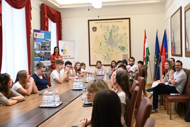 Erasmus program keretében érkeztek  diákokok a Városházára