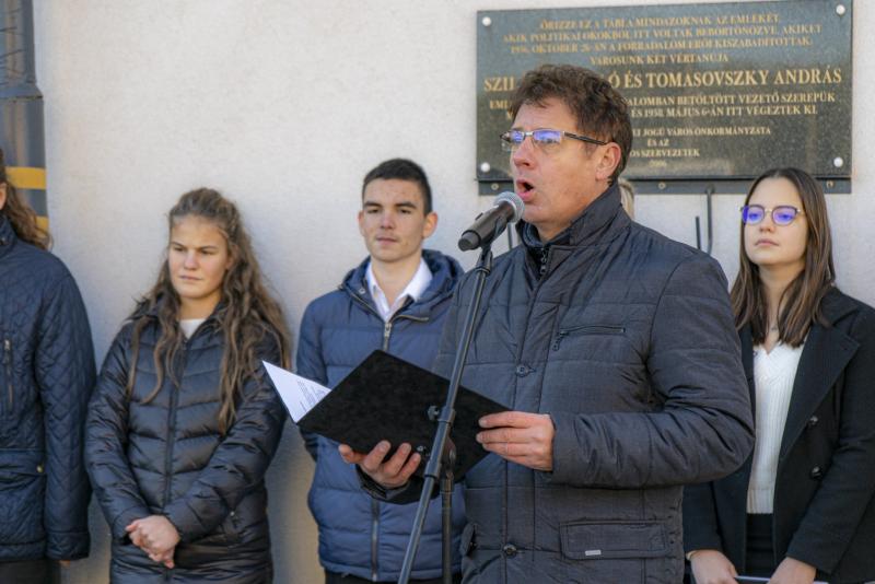 Megemlékezés a Szabolcs Szatmár Bereg megyei bűntetés-végrehajtási intézetnél elhelyezett emléktáblánál