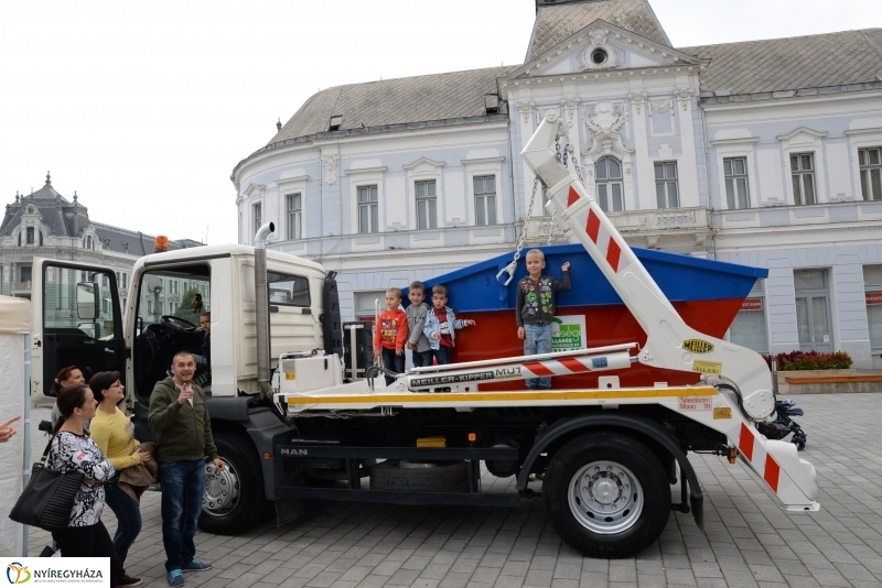 Szelektív Szombat a Kossuth téren 1