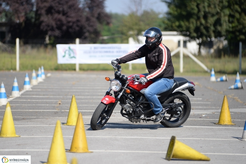 Motoros véradás az Esélycentrumban