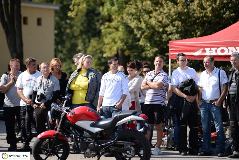 Motoros véradás az Esélycentrumban