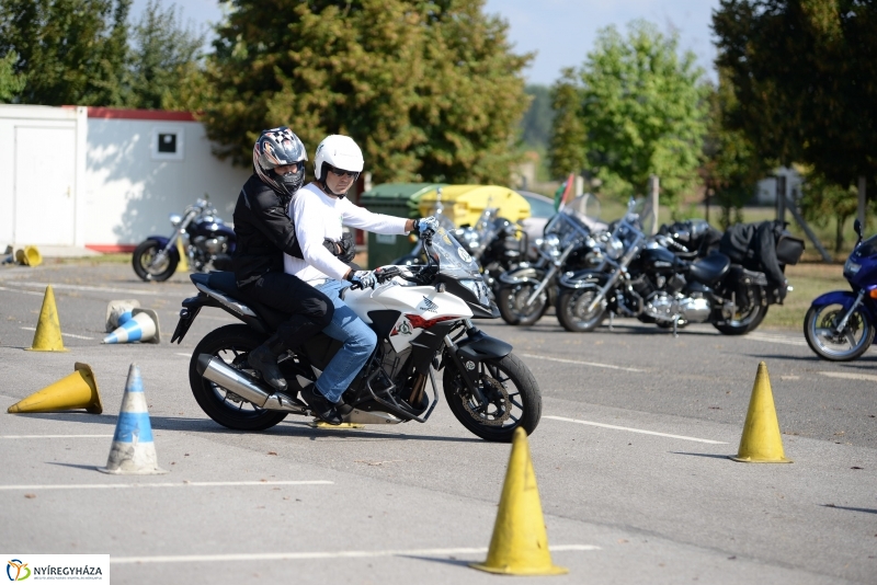 Motoros véradás az Esélycentrumban