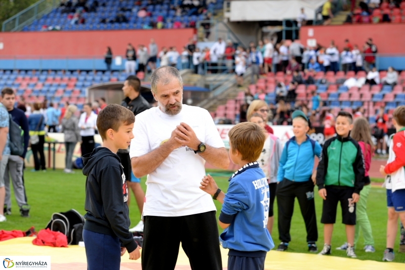 Diáksportnap a Városi Stadionban