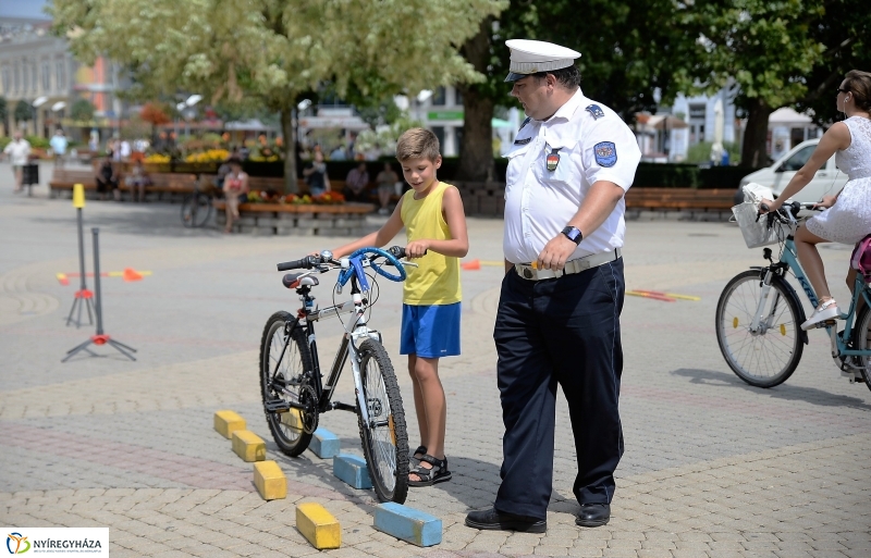 Közlekedésbiztonsági nap a Kossuth téren