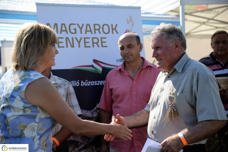 Magyarok Kenyere Program-adományátadás Apagyon