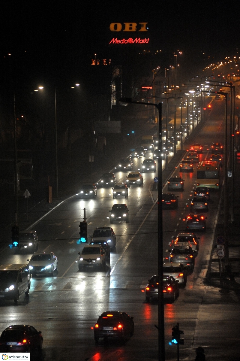 Szegfű utca este - fotó Szarka Lajos