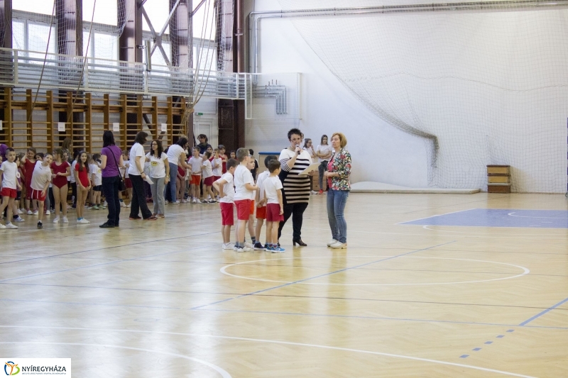 Sportos sorverseny a Bem iskolában - fotó Szarka Lajos