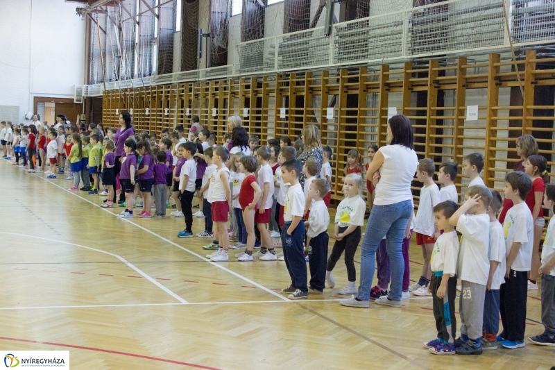 Sportos sorverseny a Bem iskolában - fotó Szarka Lajos