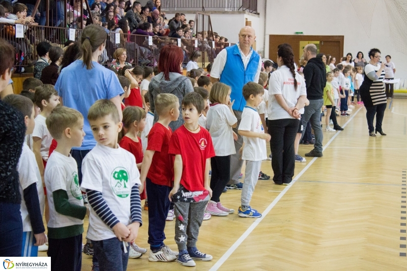 Sportos sorverseny a Bem iskolában - fotó Szarka Lajos