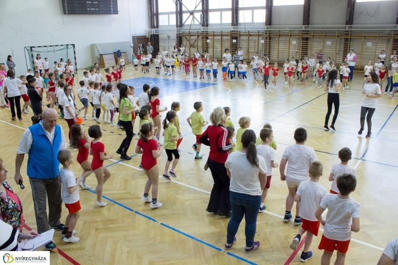 Sportos sorverseny a Bem iskolában - fotó Szarka Lajos