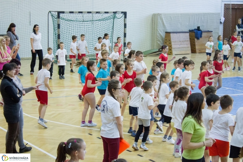 Sportos sorverseny a Bem iskolában - fotó Szarka Lajos