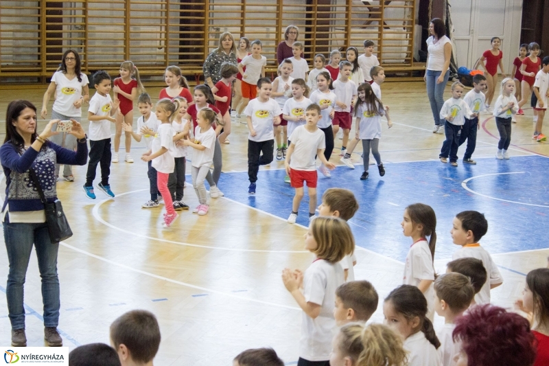 Sportos sorverseny a Bem iskolában - fotó Szarka Lajos