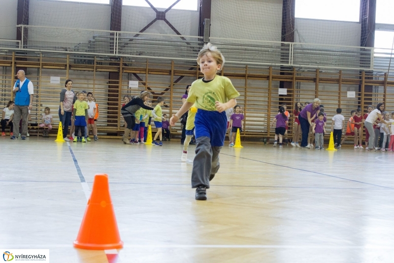 Sportos sorverseny a Bem iskolában - fotó Szarka Lajos