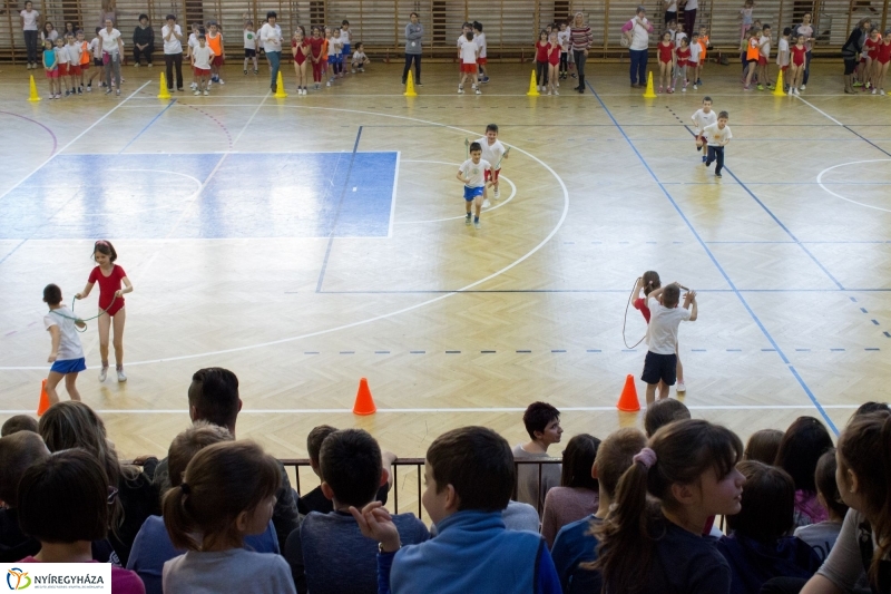 Sportos sorverseny a Bem iskolában - fotó Szarka Lajos