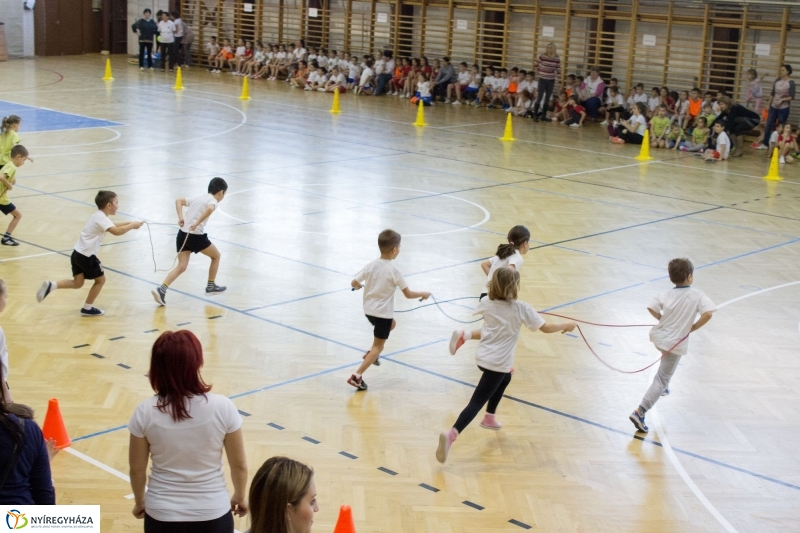 Sportos sorverseny a Bem iskolában - fotó Szarka Lajos