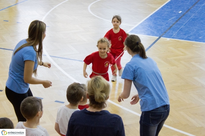 Sportos sorverseny a Bem iskolában - fotó Szarka Lajos