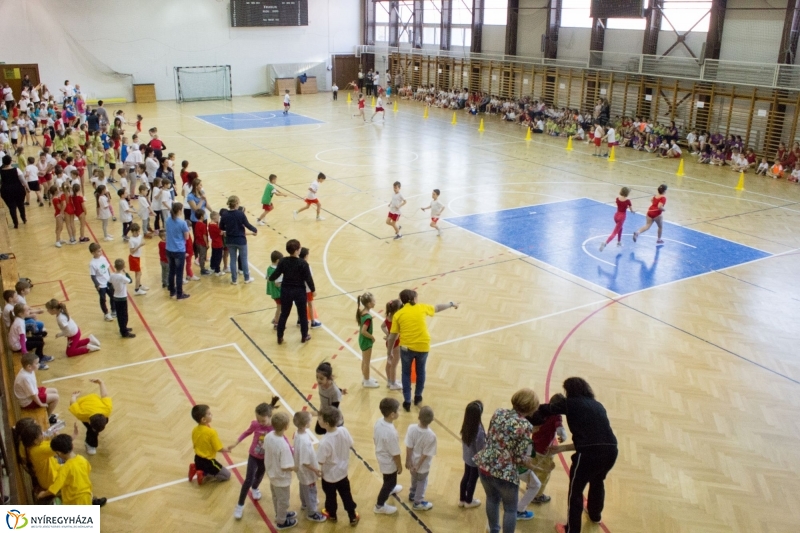 Sportos sorverseny a Bem iskolában - fotó Szarka Lajos