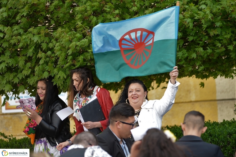 Nemzetközi Roma Nap-Flashmob a Kossuth téren