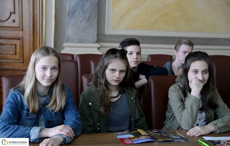 Lengyel diákok a Városházán