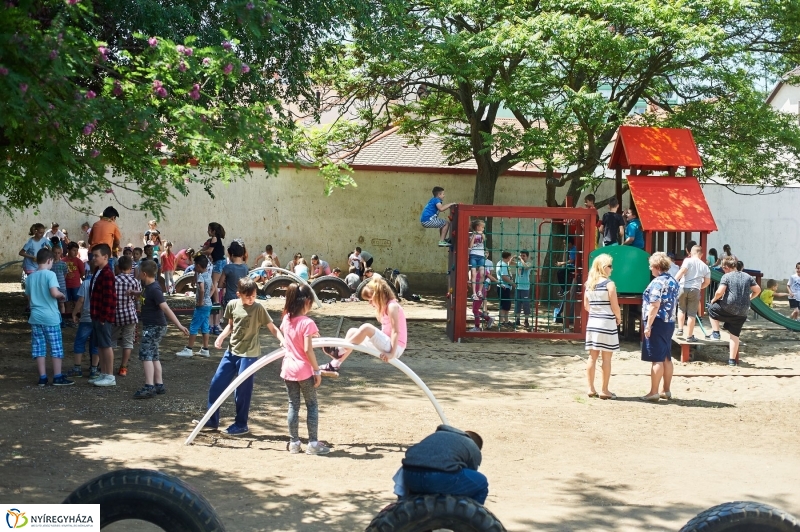 Játszótér a Bem iskolában - fotó Szarka Lajos