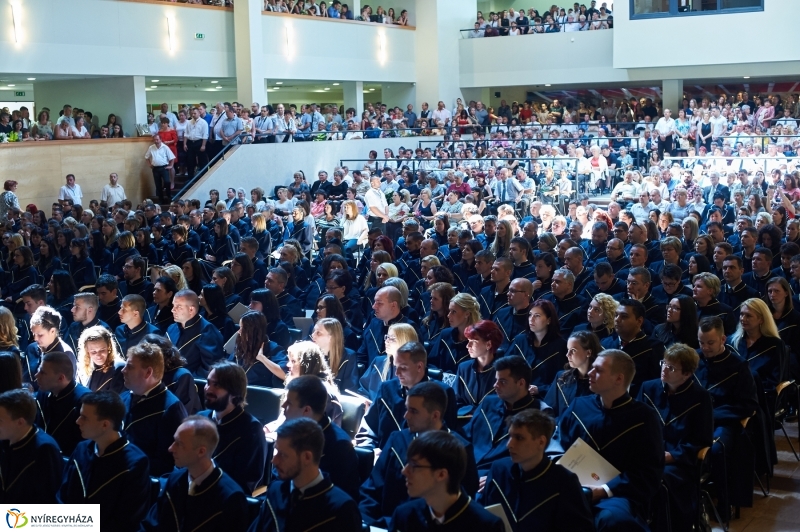 Diplomaosztó ünnepség az egyetemen I - fotó Szarka Lajos