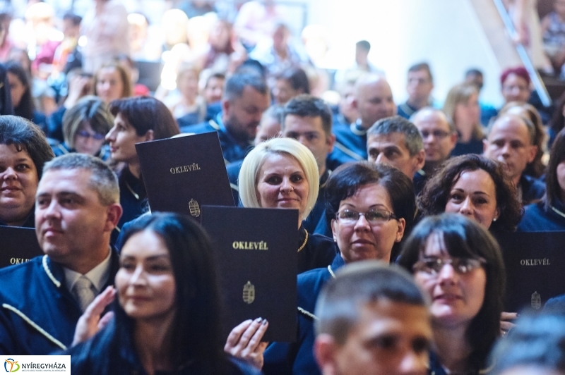 Diplomaosztó ünnepség az egyetemen II - fotó Szarka Lajos