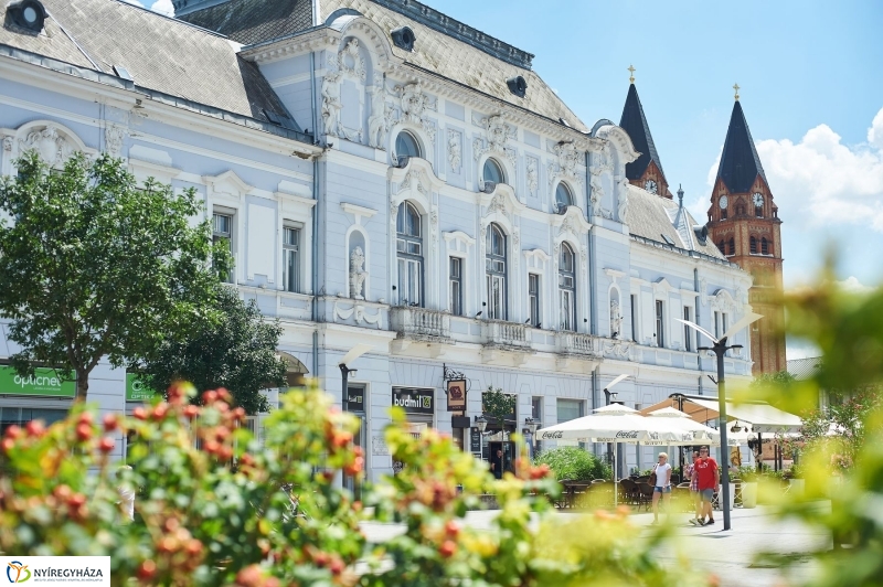 Nyári péntek délután a belvárosban - fotó Szarka Lajos