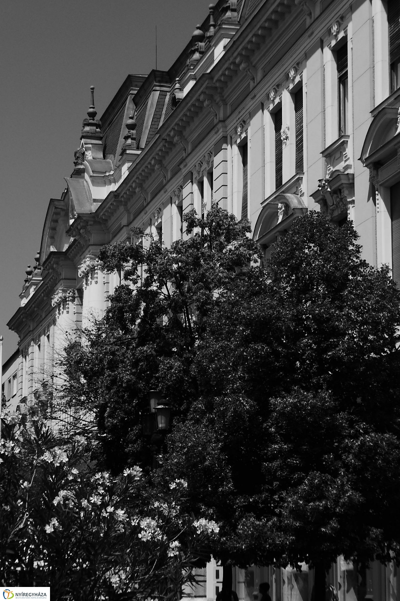 Nyíregyháza fekete-fehér köntösben 1 - fotó Szarka Lajos
