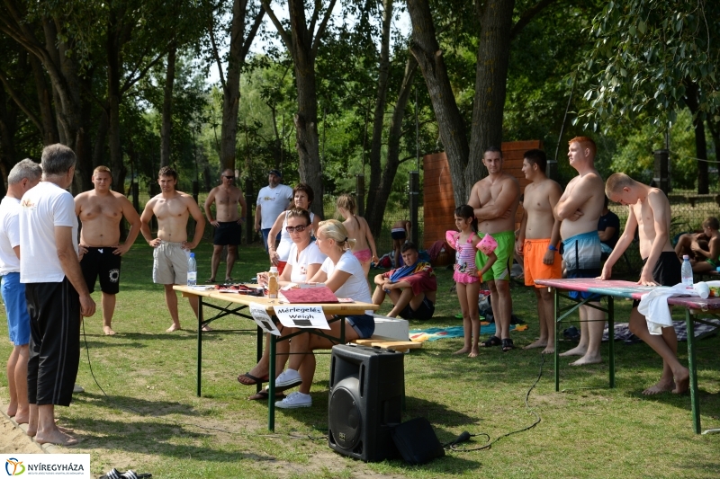 Strandbirkózás a Parkfürdő területén