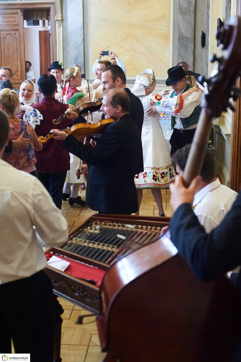 Néptáncosok a Városházán - fotó Szarka Lajos