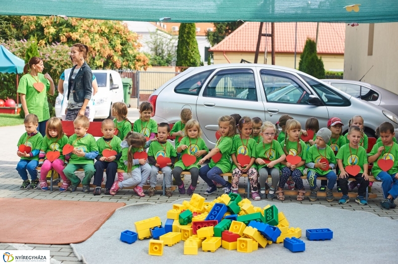 LEGO adomány az ovisoknak - fotó Szarka Lajos
