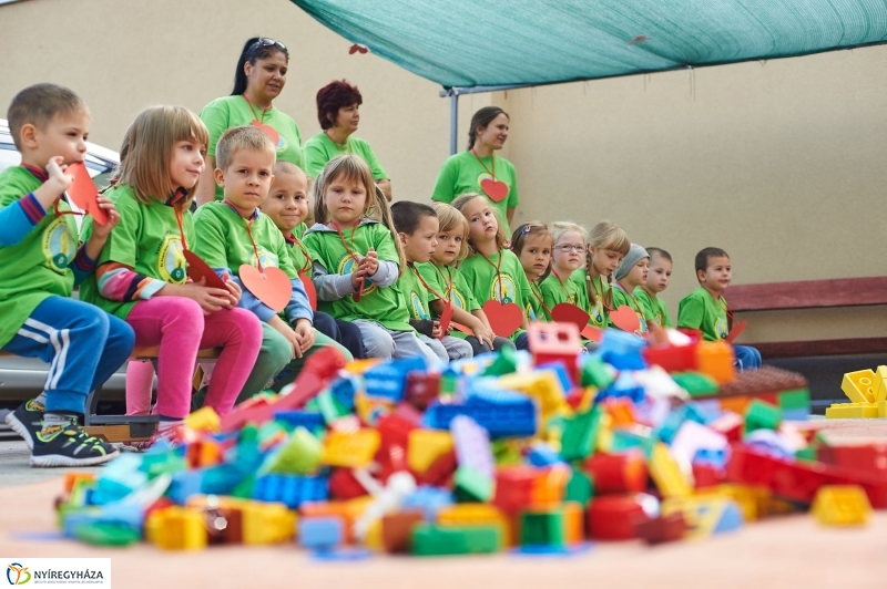 LEGO adomány az ovisoknak - fotó Szarka Lajos