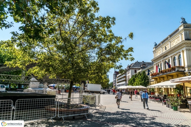 Belvárosi hangulatkékepek a Vidor Fesztivál előkészületeiről - fotó Kohut Árpád