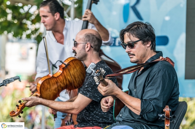 Dresch Vonós Quartet a Kossuth téren - fotó Kohut Árpád