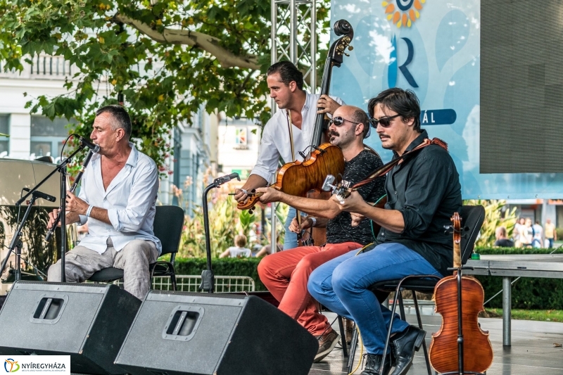 Dresch Vonós Quartet a Kossuth téren - fotó Kohut Árpád
