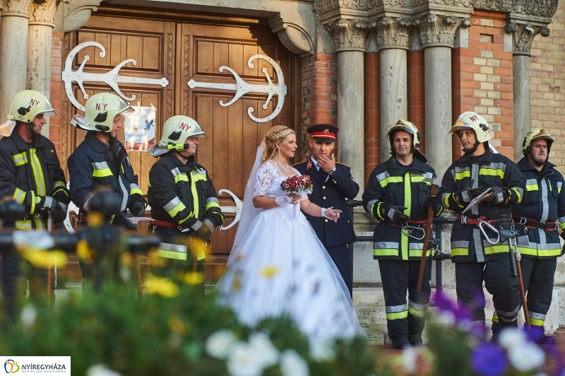 Esküvő tűzoltó módra - fotó Szarka Lajos