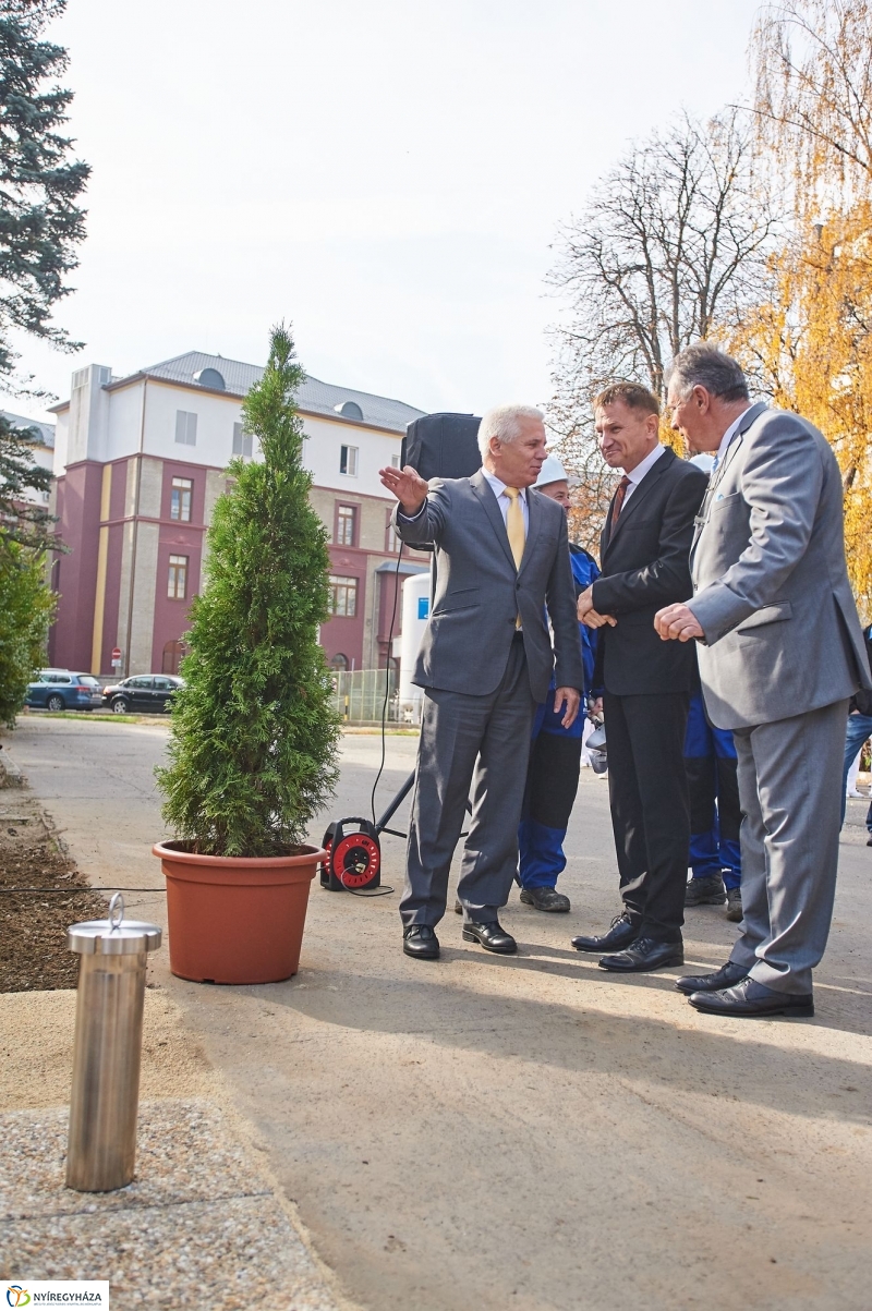 Parkolóház alapkőletétele a kórházban - fotó Szarka Lajos