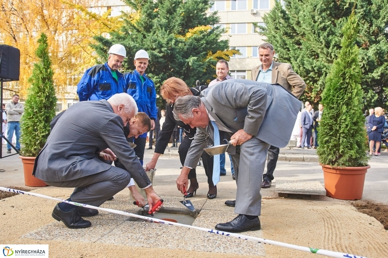 Parkolóház alapkőletétele a kórházban - fotó Szarka Lajos