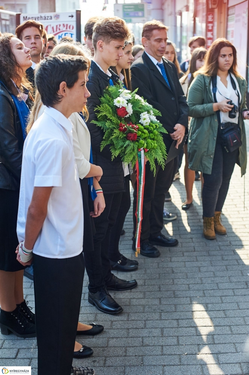 Megemlékező koszorúzások - fotó Szarka Lajos