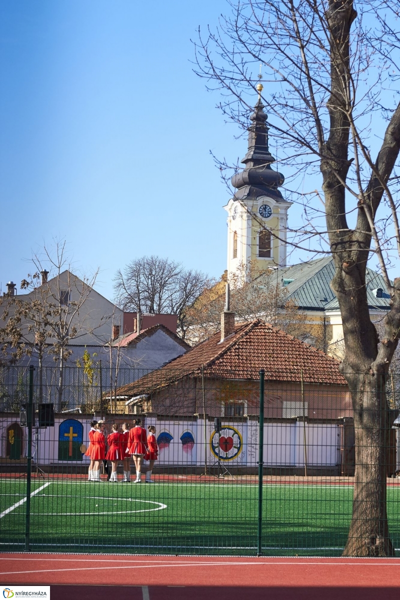 Sportpályák a Kossuth gimiben - fotó Szarka Lajos
