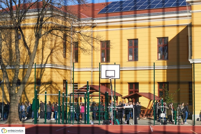 Sportpályák a Kossuth gimiben - fotó Szarka Lajos