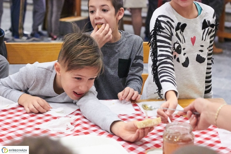 Mézes reggeli az Aranyban - fotó Szarka Lajos