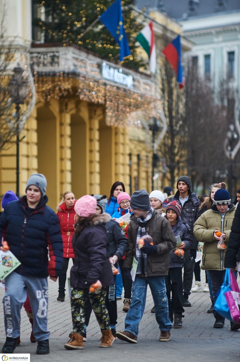 Vállalkozók Nyíregyházáért Egyesület adománya - fotó Szarka Lajos