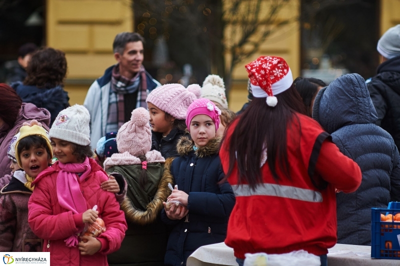 Vállalkozók Nyíregyházáért Egyesület adománya - fotó Szarka Lajos