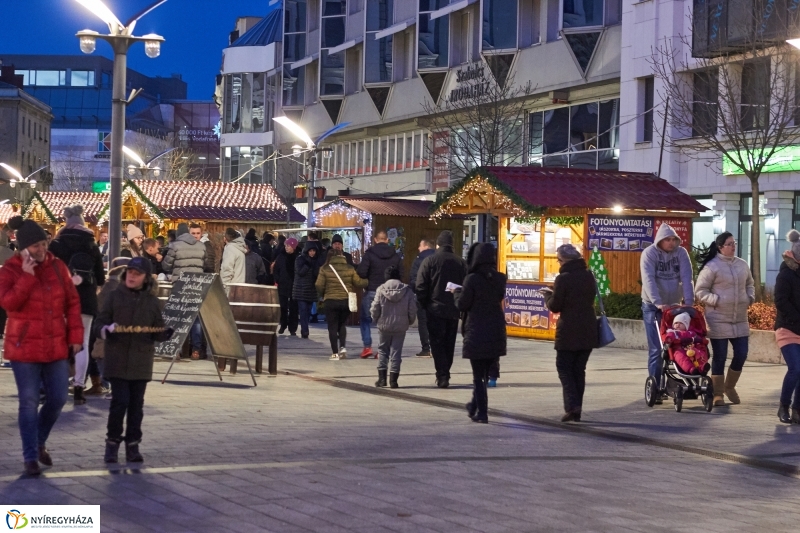 Advent remény gyertyája - fotó Szarka Lajos