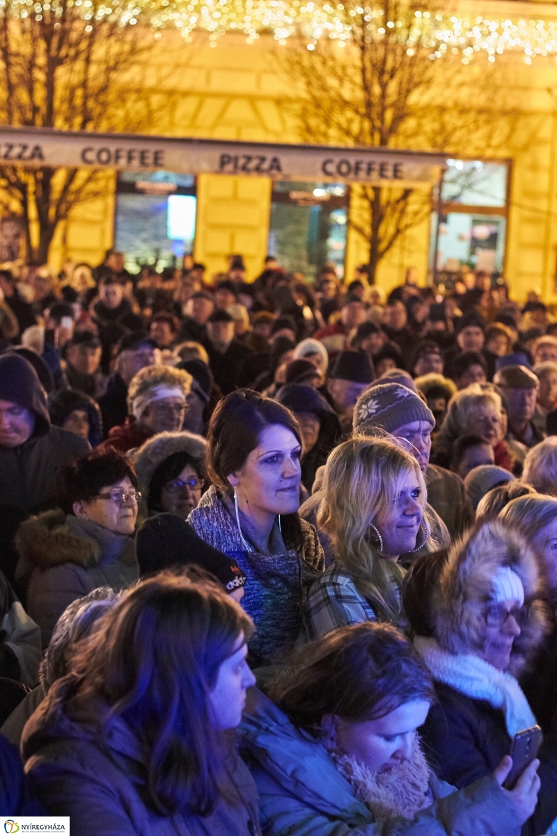 Advent remény gyertyája - fotó Szarka Lajos