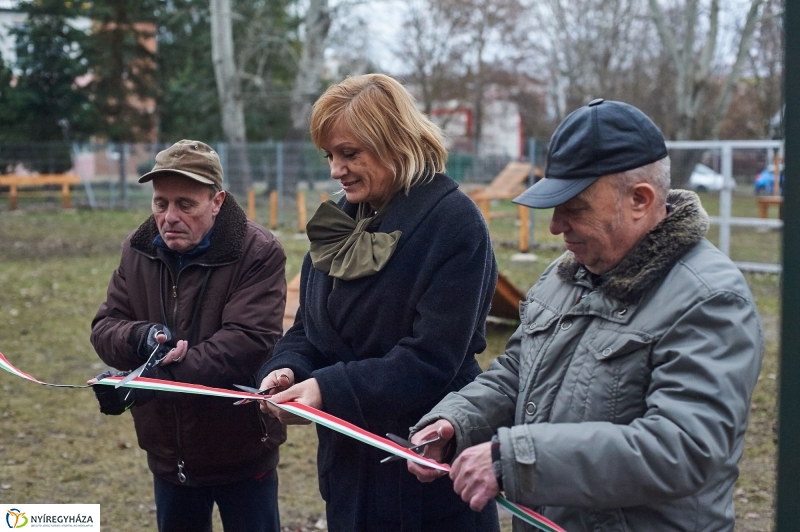 Kutyafuttató a Kert közben - fotó Szarka Lajos