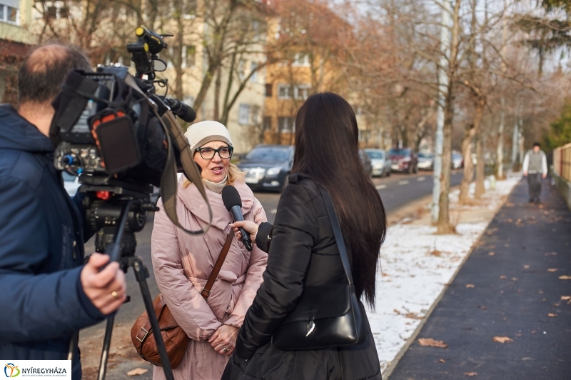 Új járda és gyalogos átkelőhely - fotó Szarka Lajos