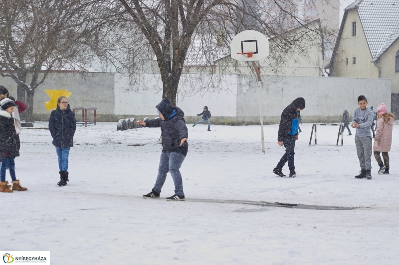 Hideg csata a Bem iskolában - fotó Szarka Lajos