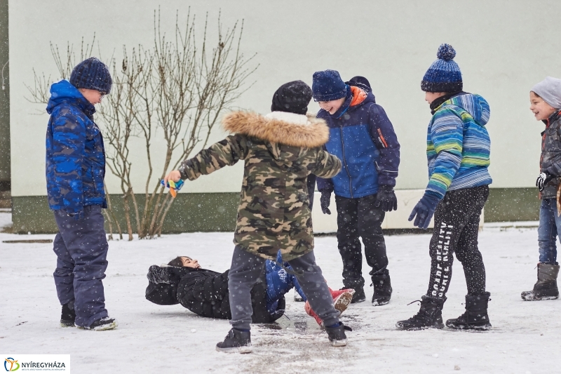 Hideg csata a Bem iskolában - fotó Szarka Lajos